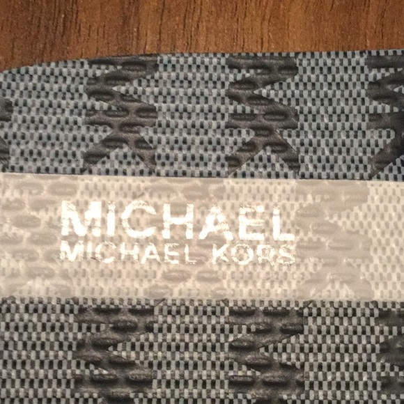 🎉🥳 HP 🥳🎉MICHAEL KORS MK STRIPED PVC FLIP FLOPS - Picture 5 of 5